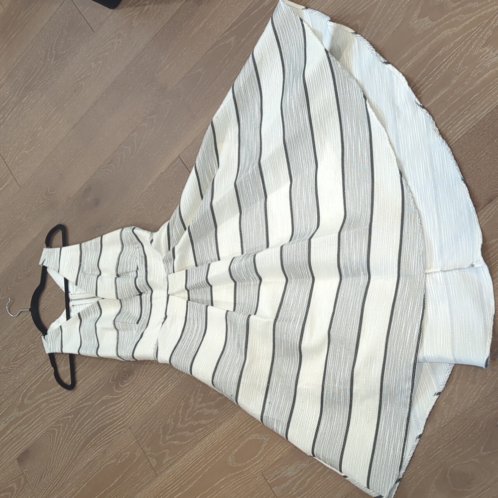 L'ATISTE Low-Cut White-Grey Striped Midi Dress